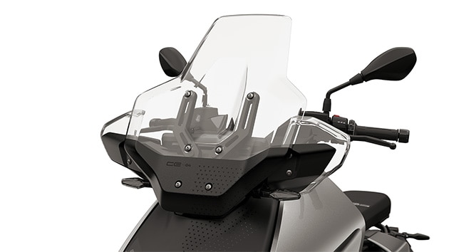 Windschild hoch inklusive integriertem Handwindschutz des CE 04 von BMW Motorrad